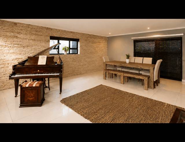 4 BEDROOM FREESTANDING TO LET IN FLAMINGO VLEI